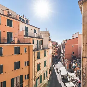 5 Terre Discovering Riomaggiore